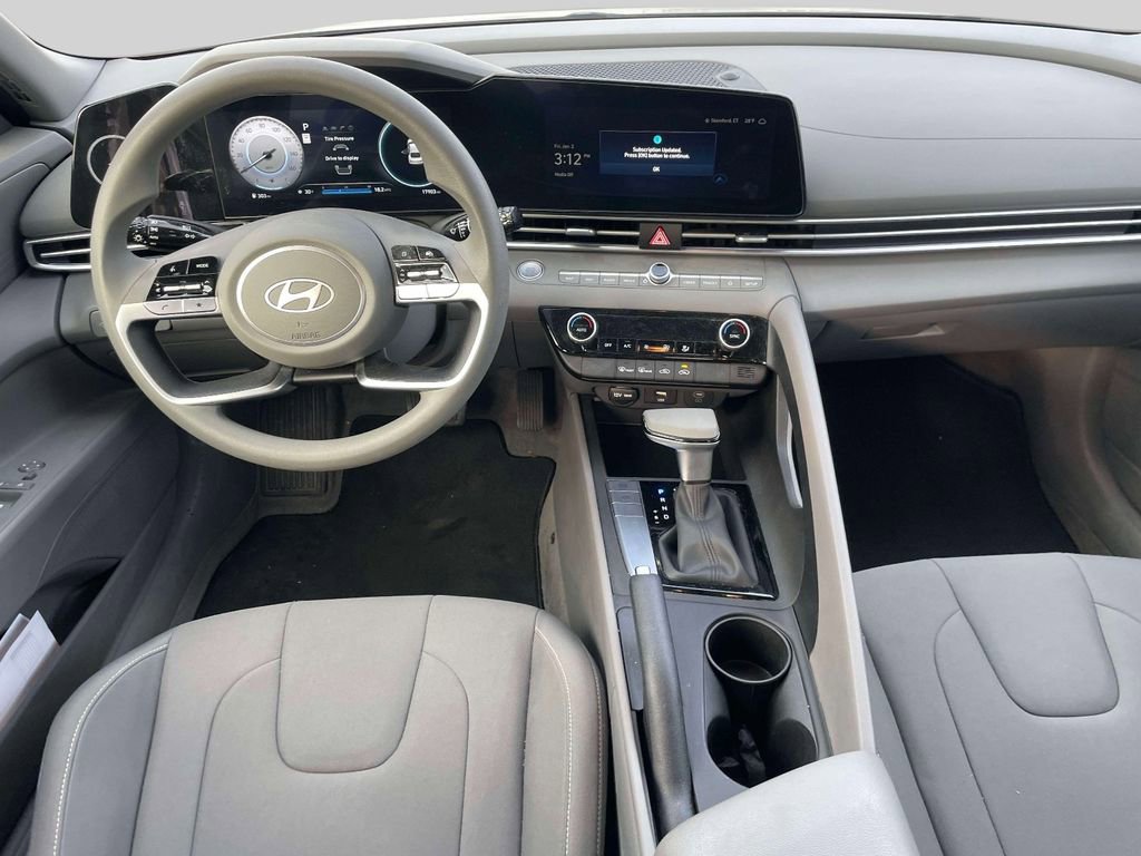 Certified 2024 Hyundai Elantra SEL image 12