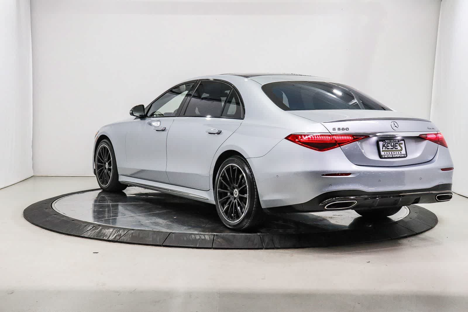 Used 2023 Mercedes-Benz S 580 4MATIC Sedan image 2