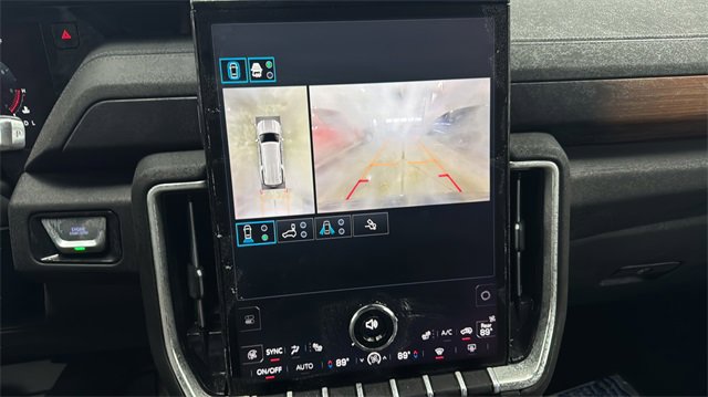 Used 2025 GMC Yukon XL Denali image 32