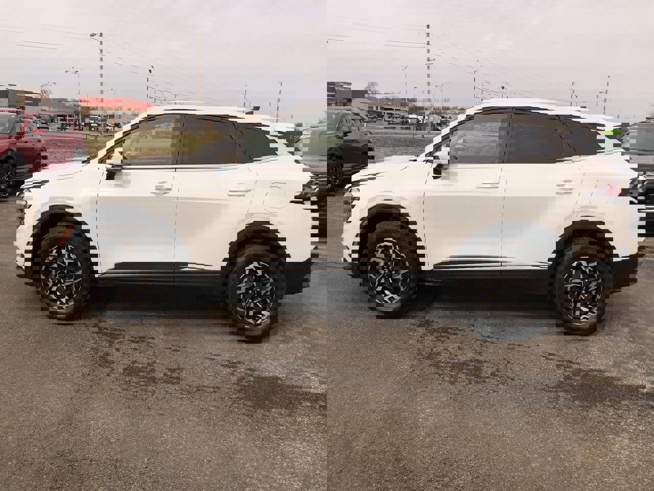 Used 2023 Kia Sportage LX image 3