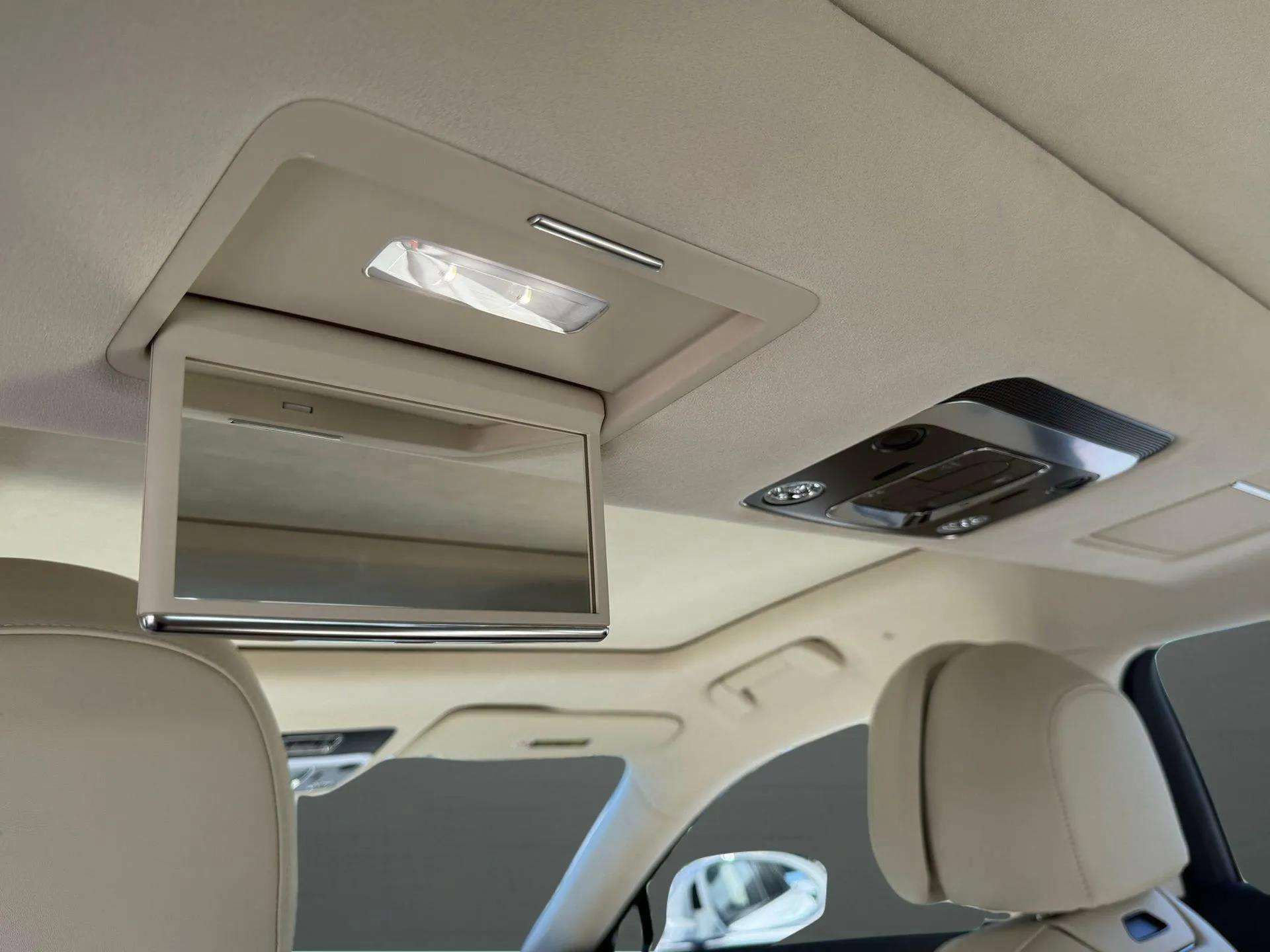 Used 2025 Bentley Flying Spur Plug-In Hybrid image 32