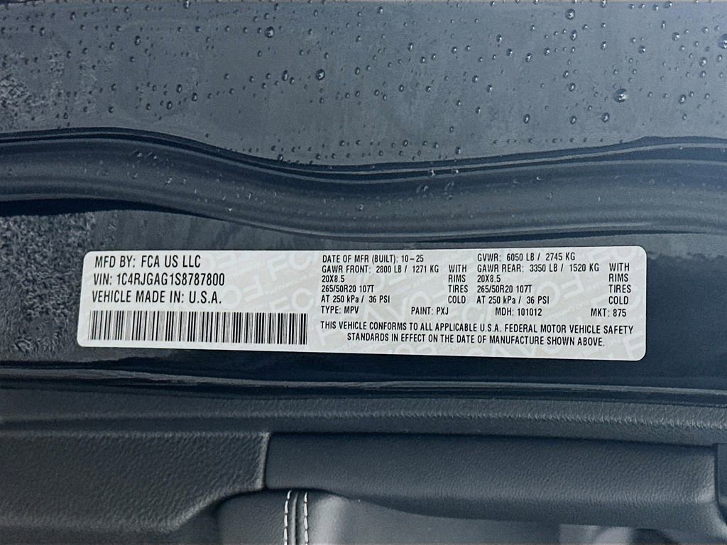 New 2025 Jeep Grand Cherokee Altitude image 18