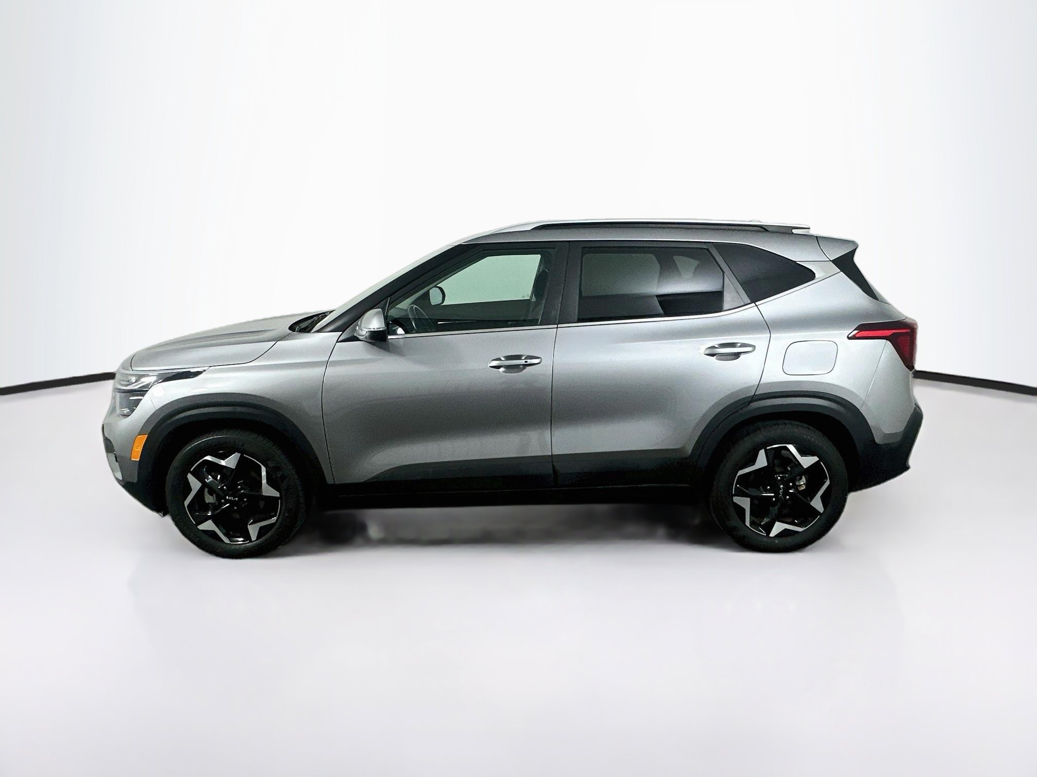 Used 2026 Kia Seltos EX FWD image 4