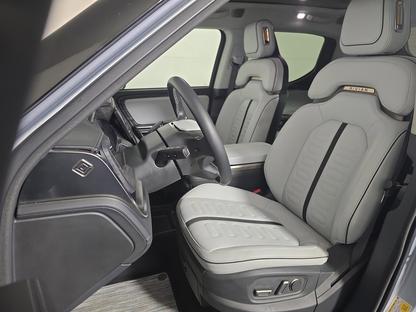 Used 2023 Rivian R1T Launch Edition image 20