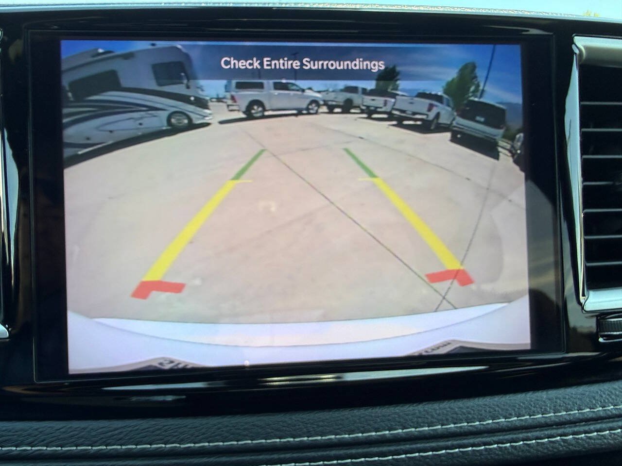 Used 2024 Chrysler Pacifica Touring FWD image 39