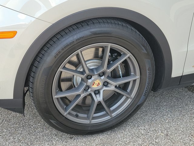 Certified 2025 Porsche Cayenne S AWD/4WD image 11