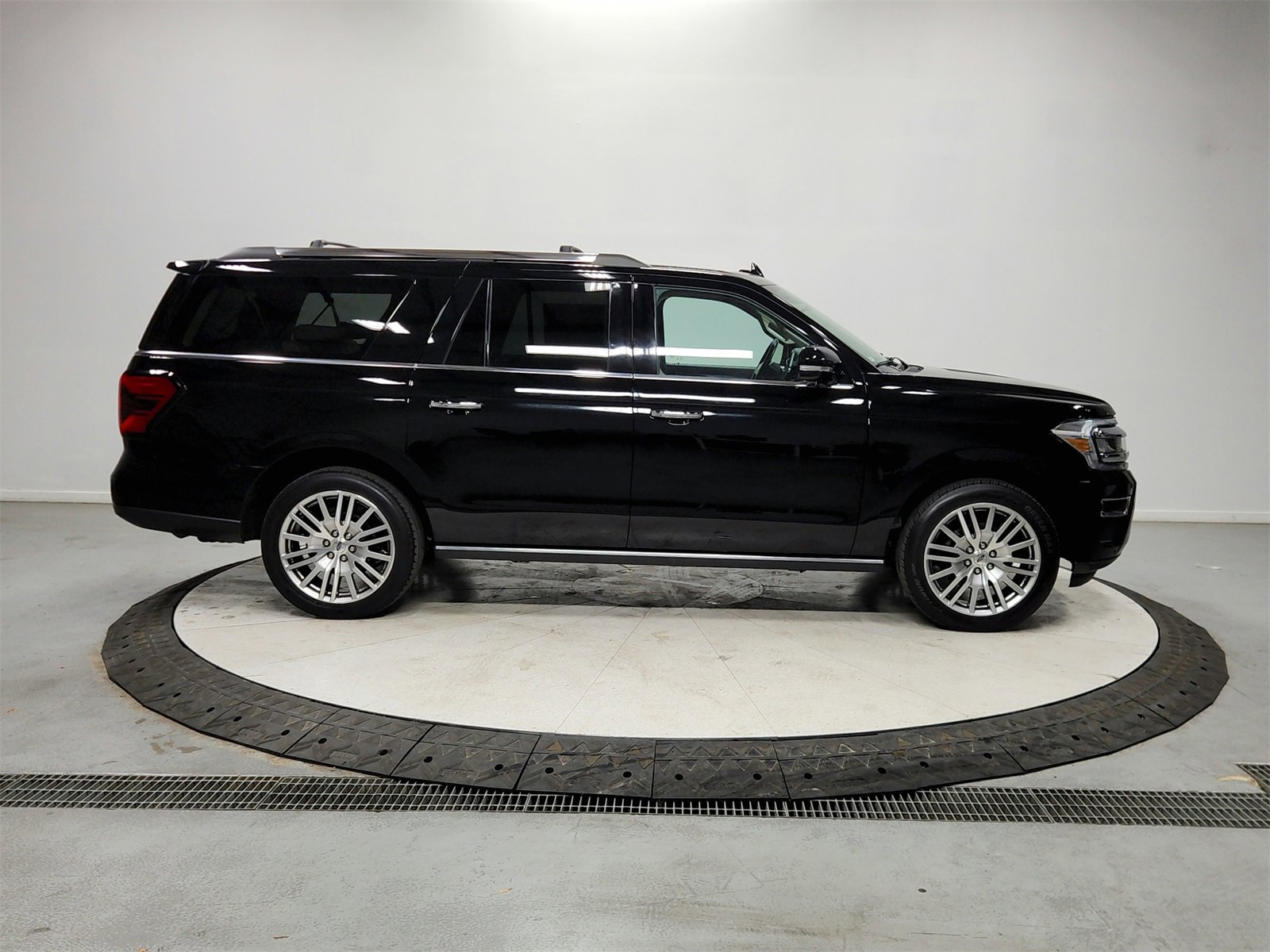 Used 2023 Ford Expedition Max Limited image 8