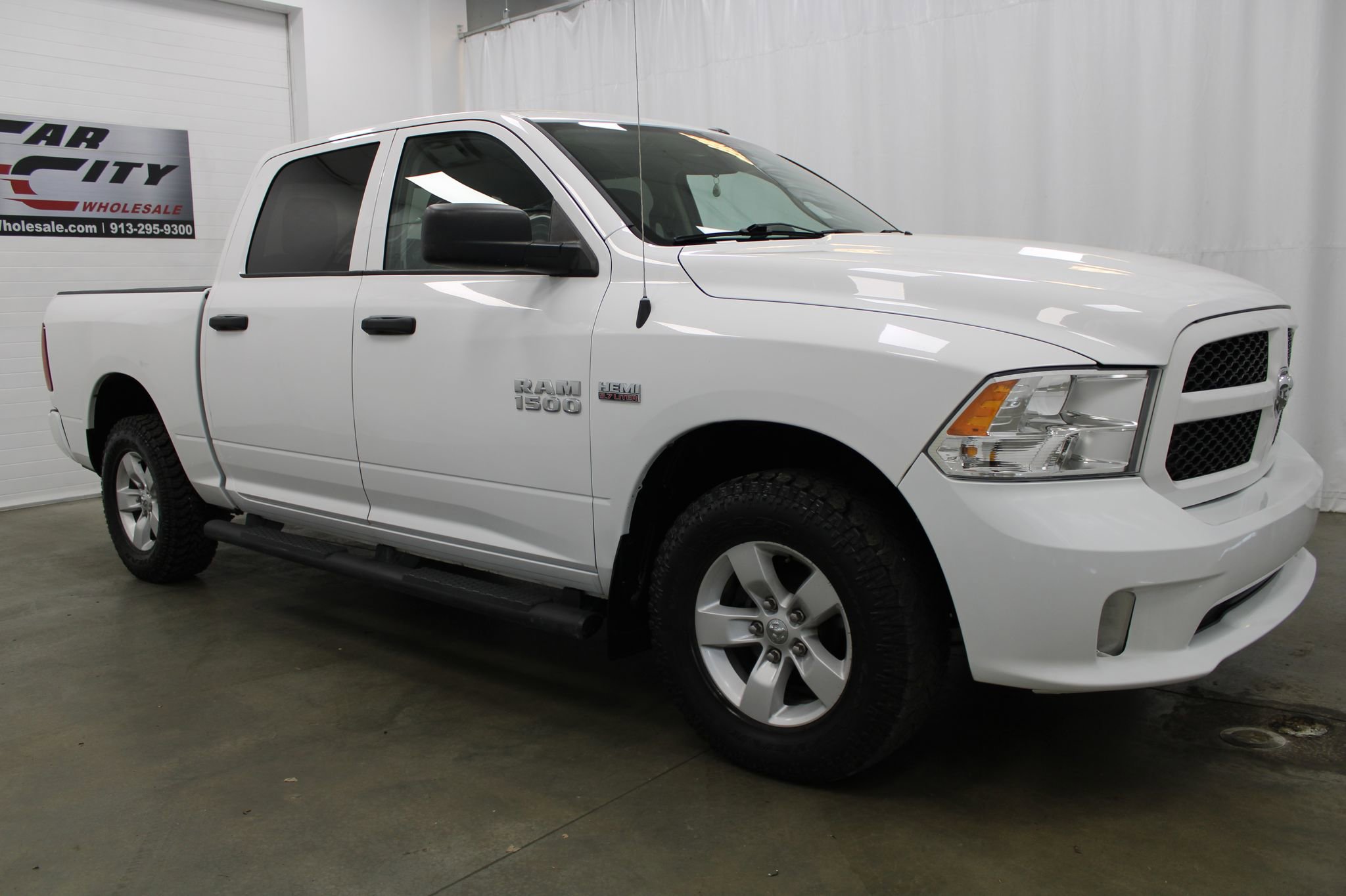 Used 2017 RAM 1500 Express image 3