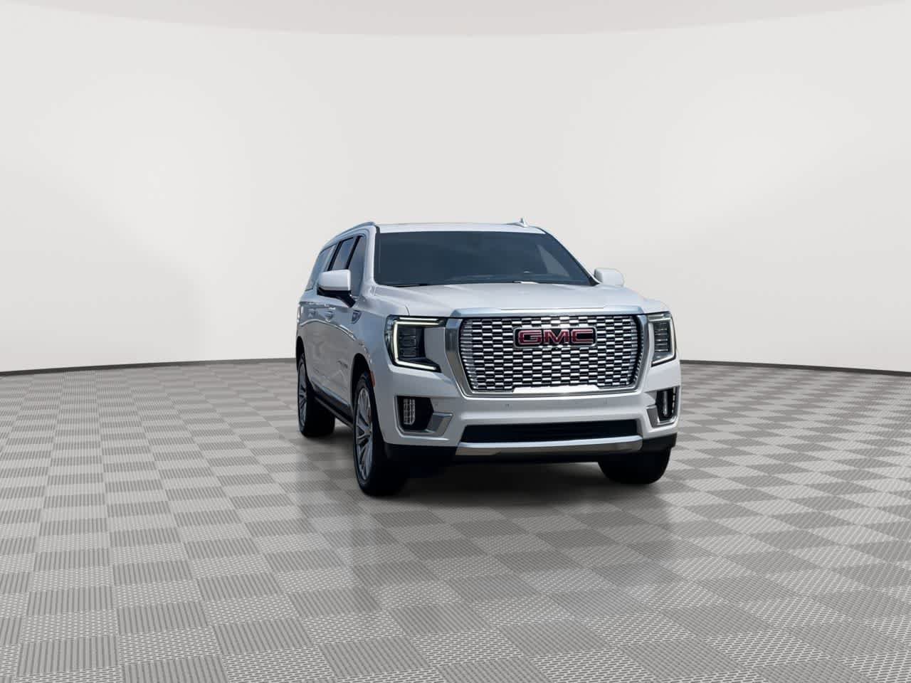 Used 2022 GMC Yukon XL Denali AWD/4WD image 3