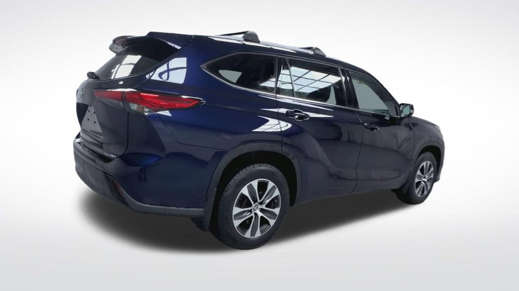 Used 2022 Toyota Highlander XLE image 8