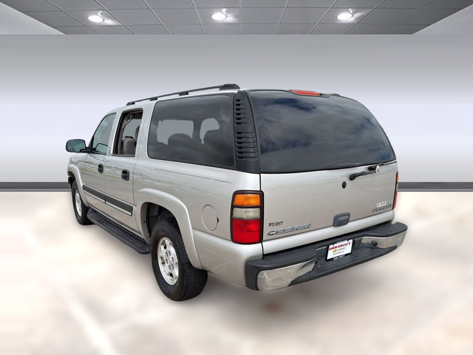 Used 2004 Chevrolet Suburban LS RWD image 3