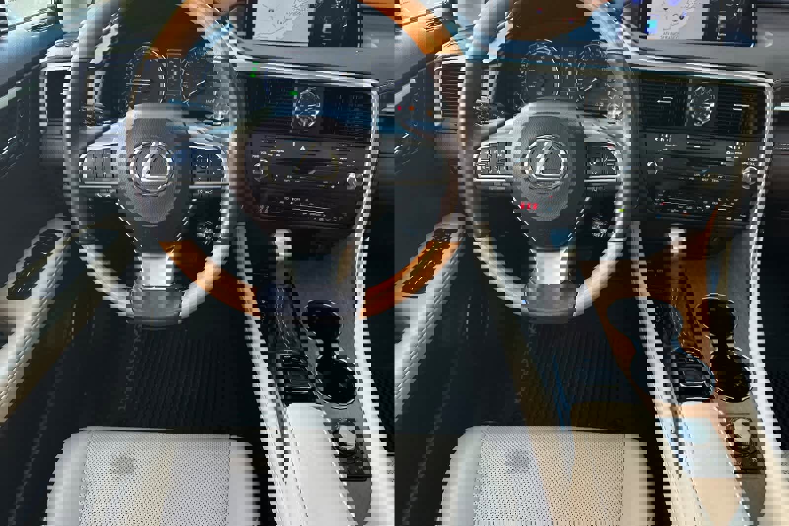 Used 2019 Lexus RX 450h AWD image 16