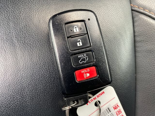 Used 2019 Toyota Highlander XLE AWD/4WD image 24