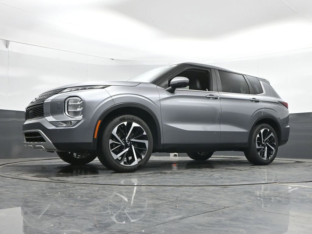 Used 2024 Mitsubishi Outlander SE image 49