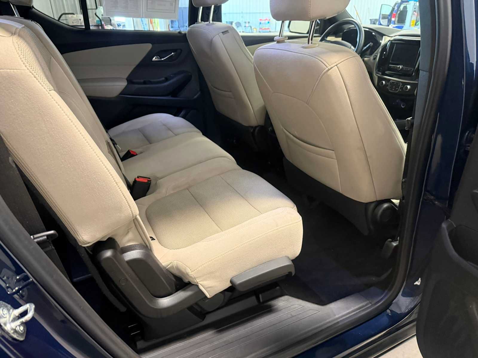 Used 2022 Chevrolet Traverse LS FWD image 26