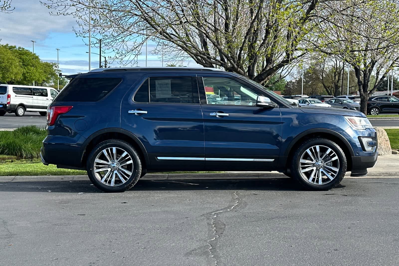 Used 2017 Ford Explorer Platinum image 8
