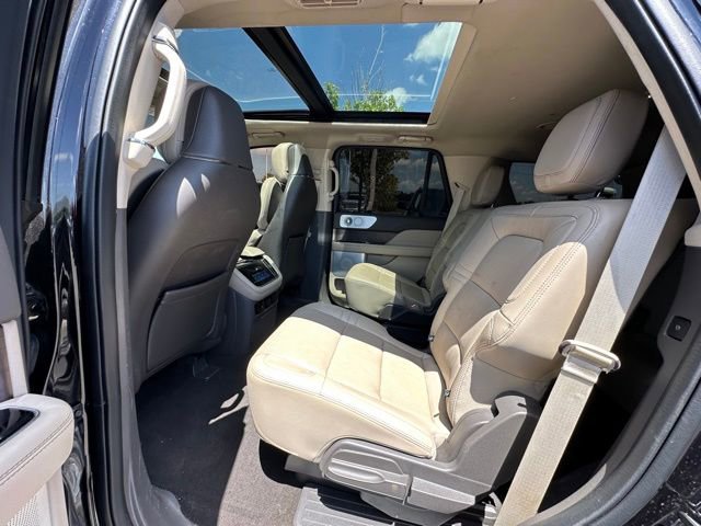Used 2022 Lincoln Navigator Reserve AWD/4WD image 19