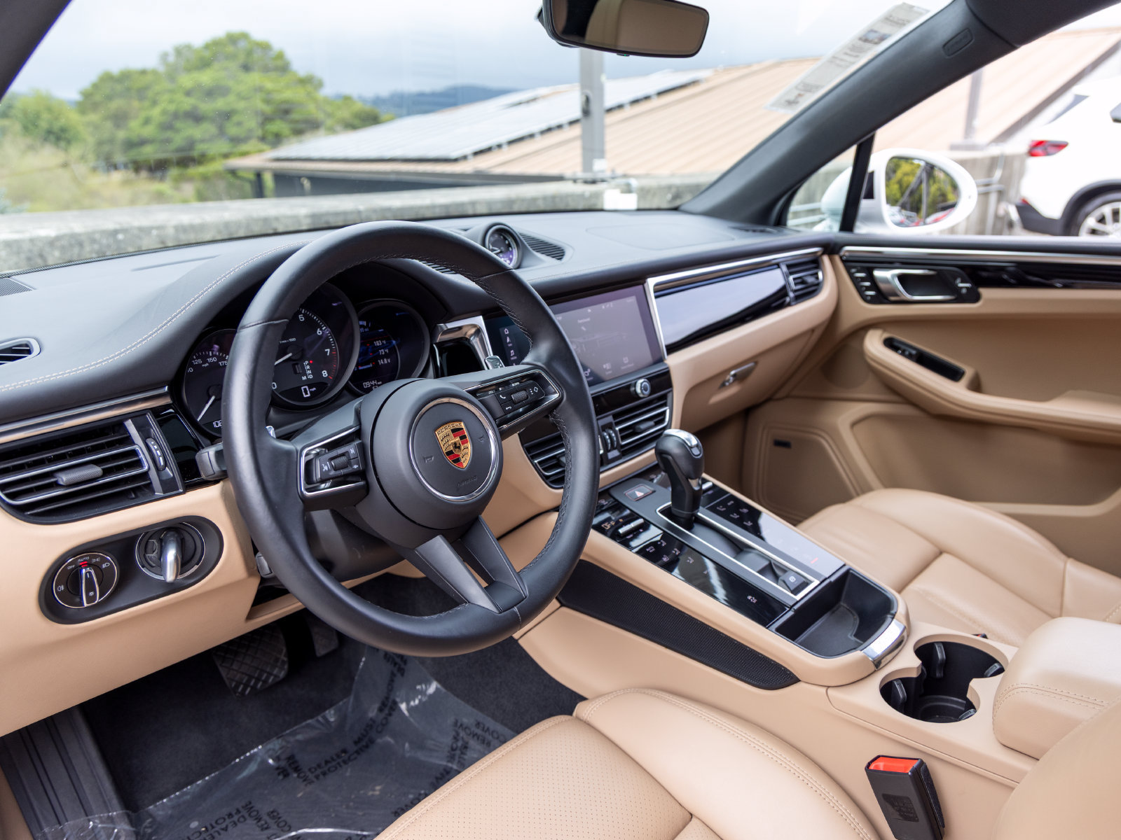 Used 2024 Porsche Macan AWD/4WD image 4