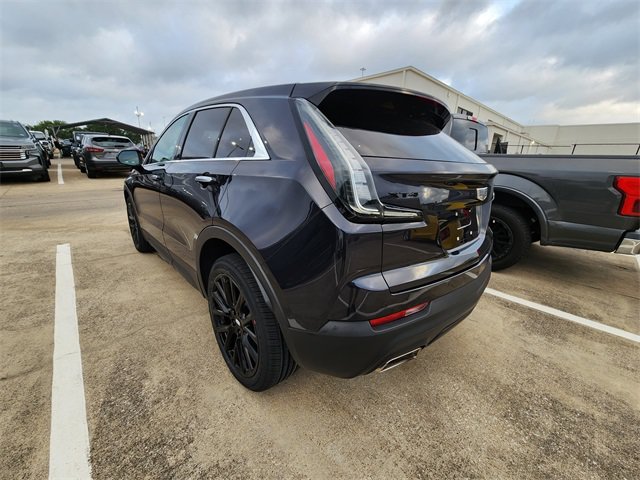 Used 2023 Cadillac XT4 Luxury w/ LPO, Onyx Lite Package FWD image 4