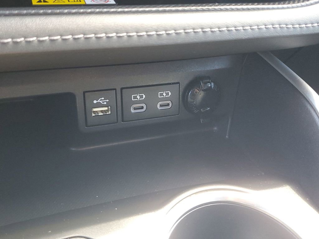 Certified 2023 Toyota Highlander L image 32