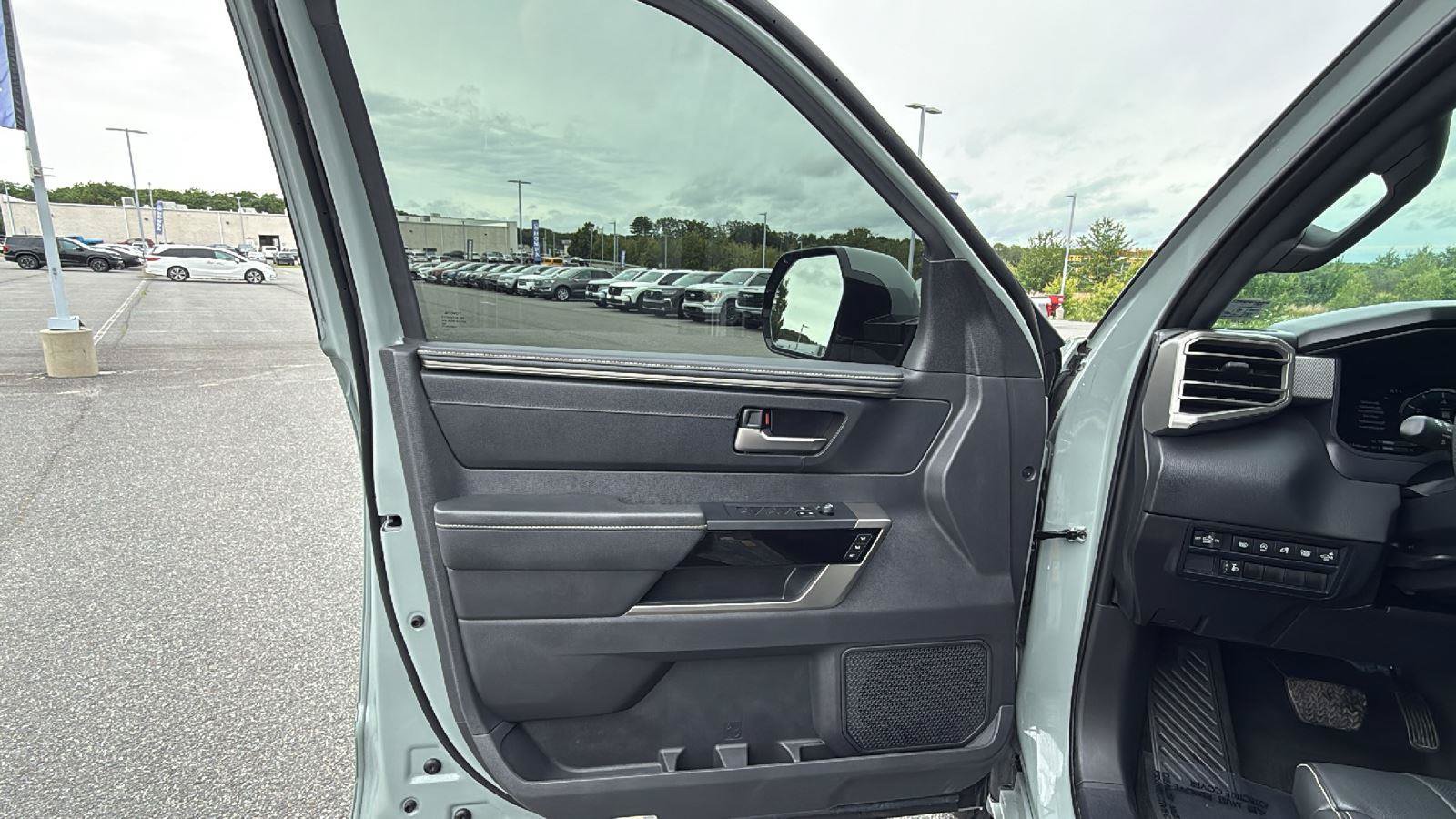 Used 2026 Toyota Tundra Limited AWD/4WD image 24