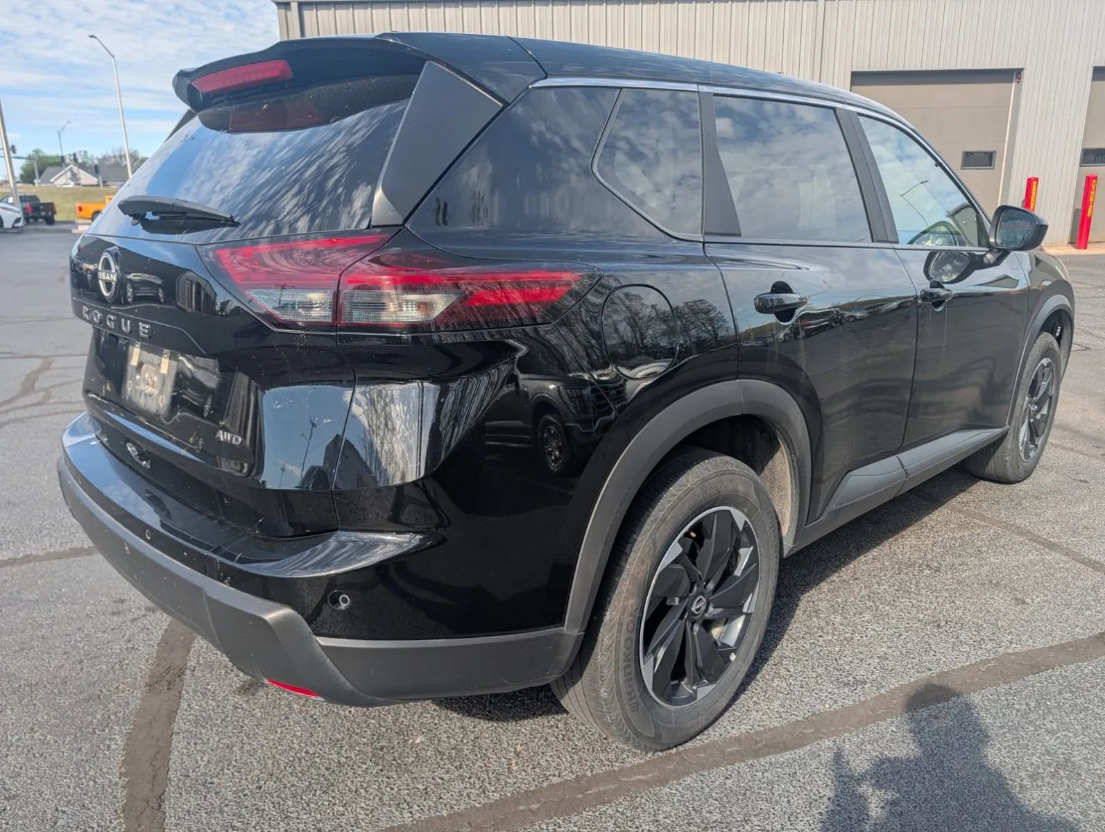 Used 2025 Nissan Rogue SV image 4