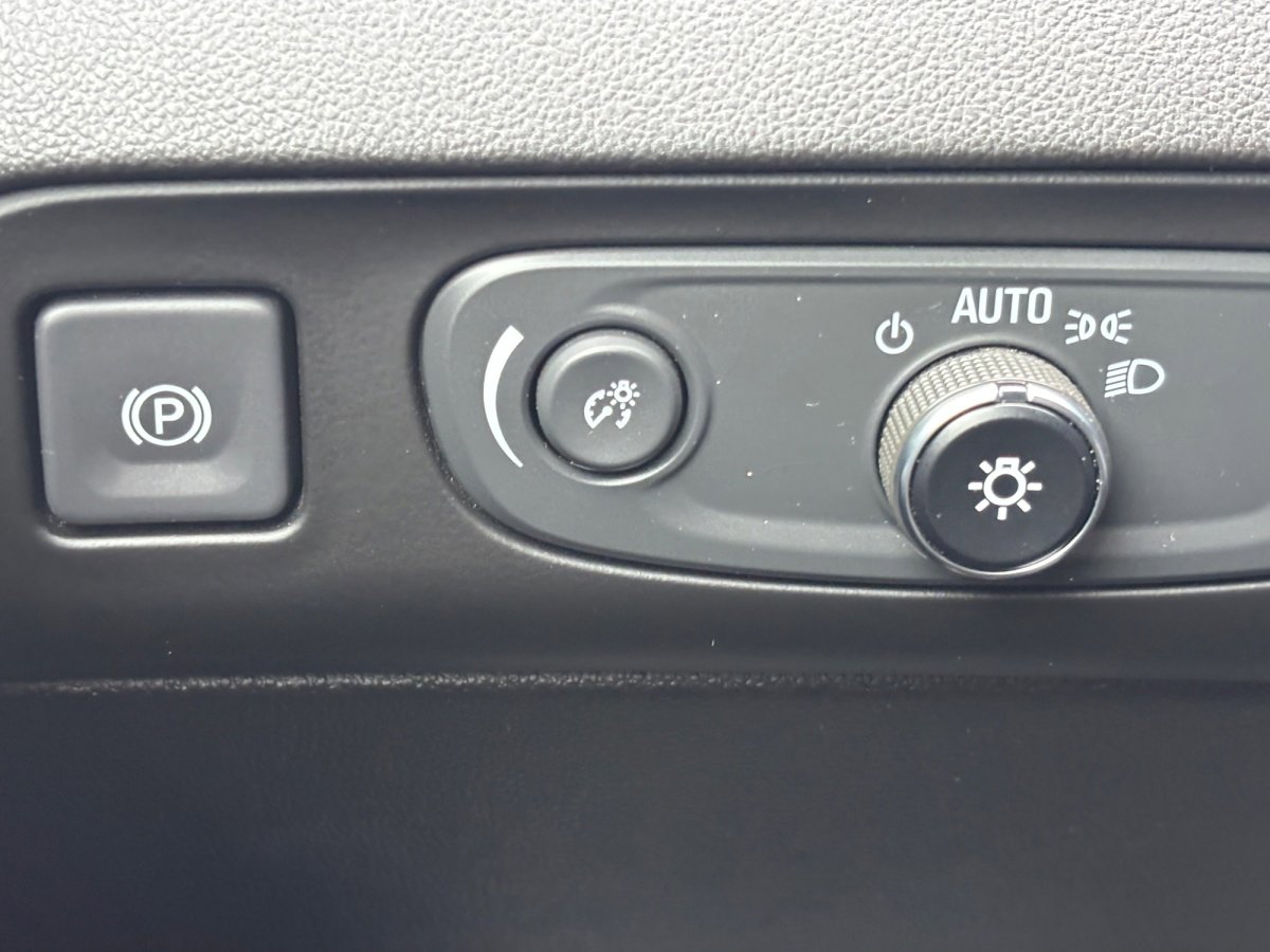 Used 2020 Buick Enclave Essence w/ Sound and Sites Package image 23