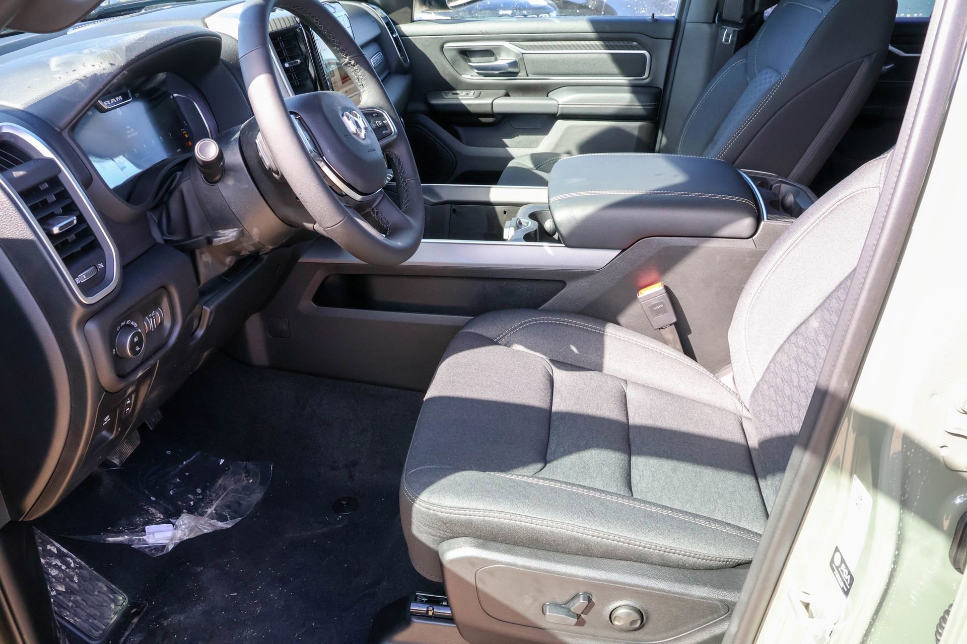 New 2026 RAM 1500 4x4 Crew Cab image 4
