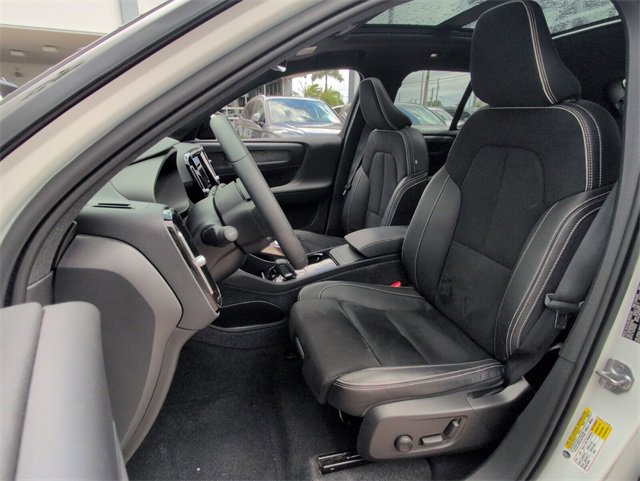 Used 2022 Volvo XC40 P8 Recharge Plus image 5