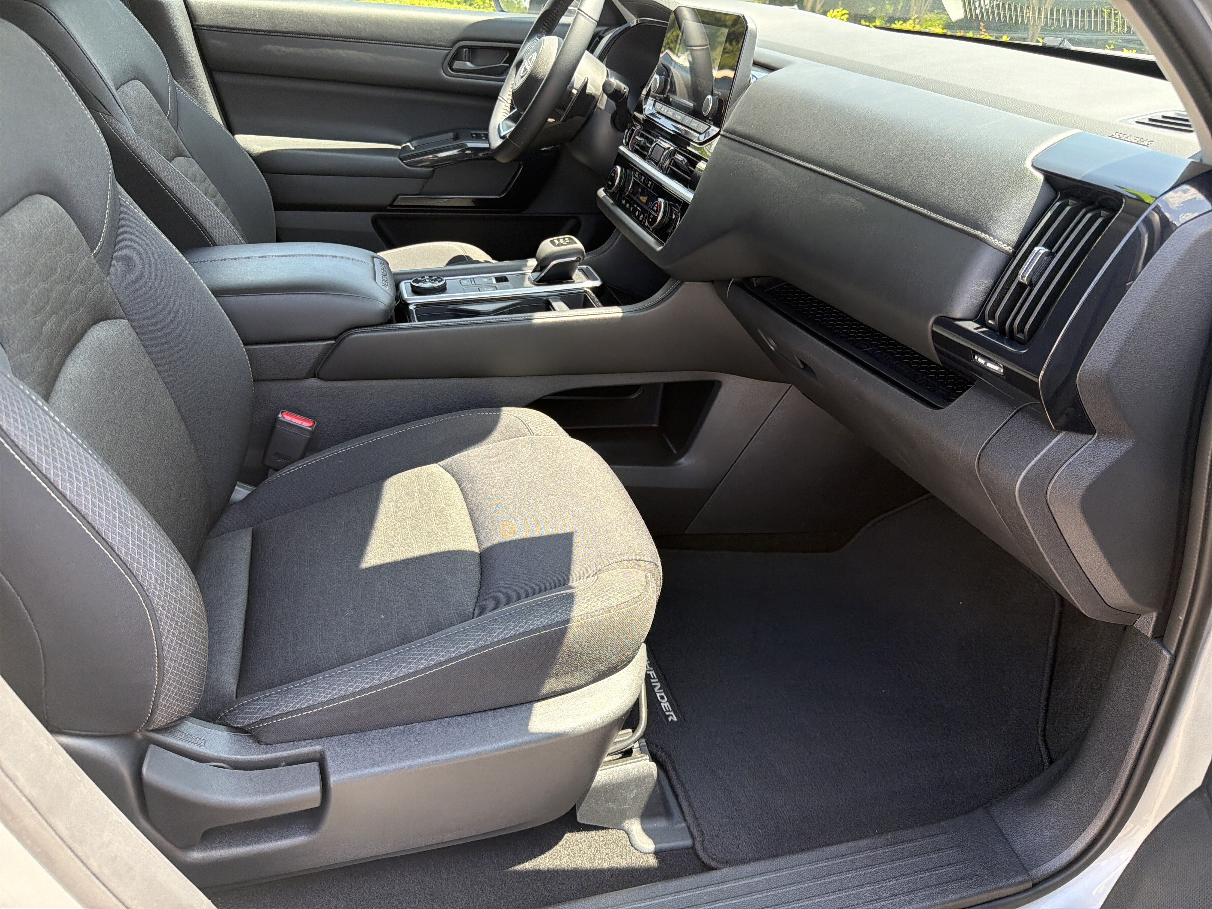 Used 2024 Nissan Pathfinder SV AWD/4WD image 24
