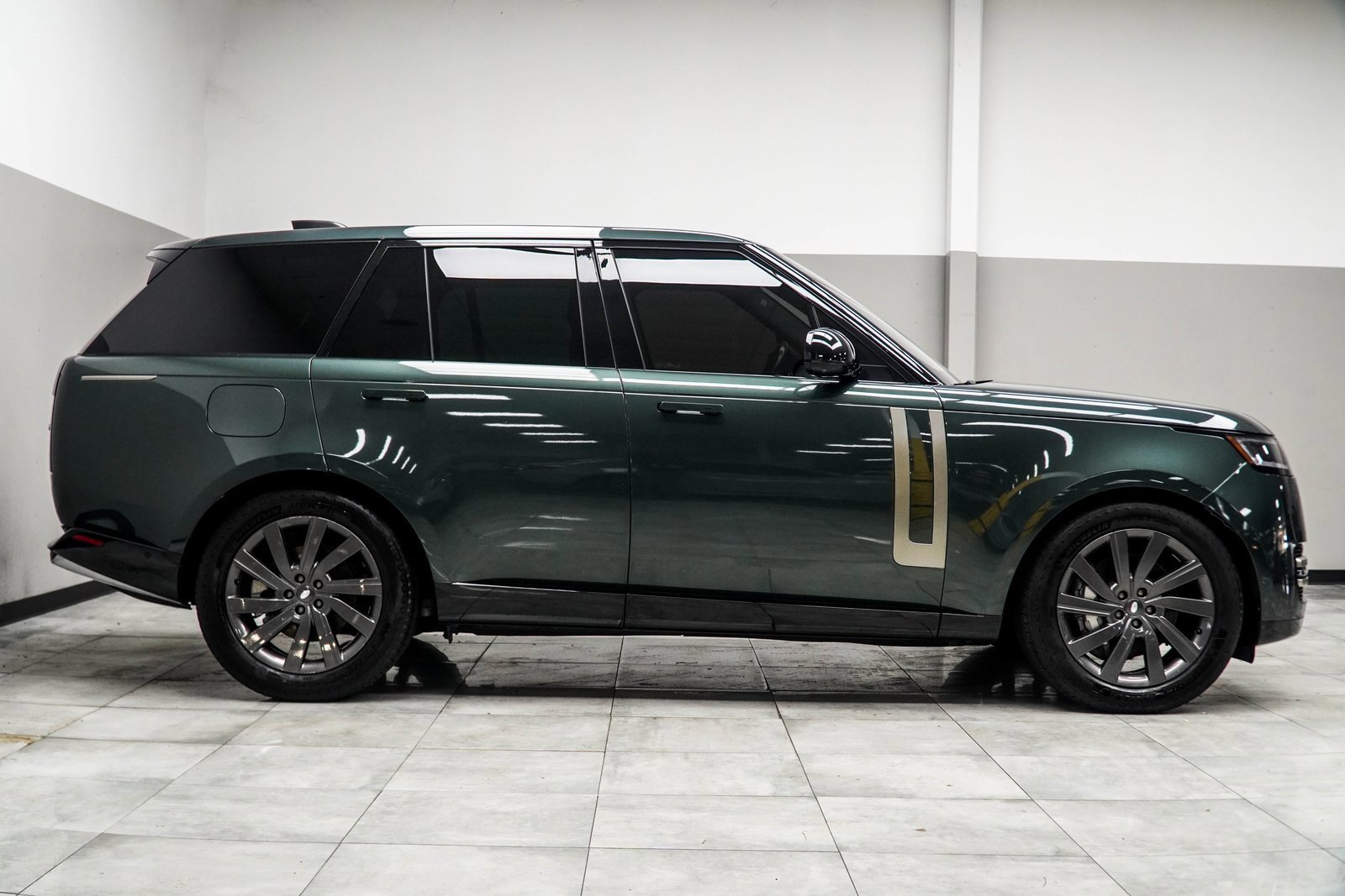 Used 2023 Land Rover Range Rover SE image 6