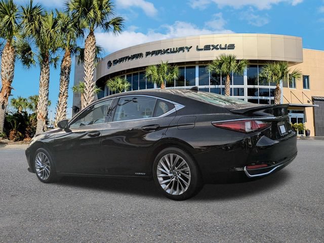 Used 2019 Lexus ES 300h Ultra Luxury w/ Accessory Package 2 FWD image 9