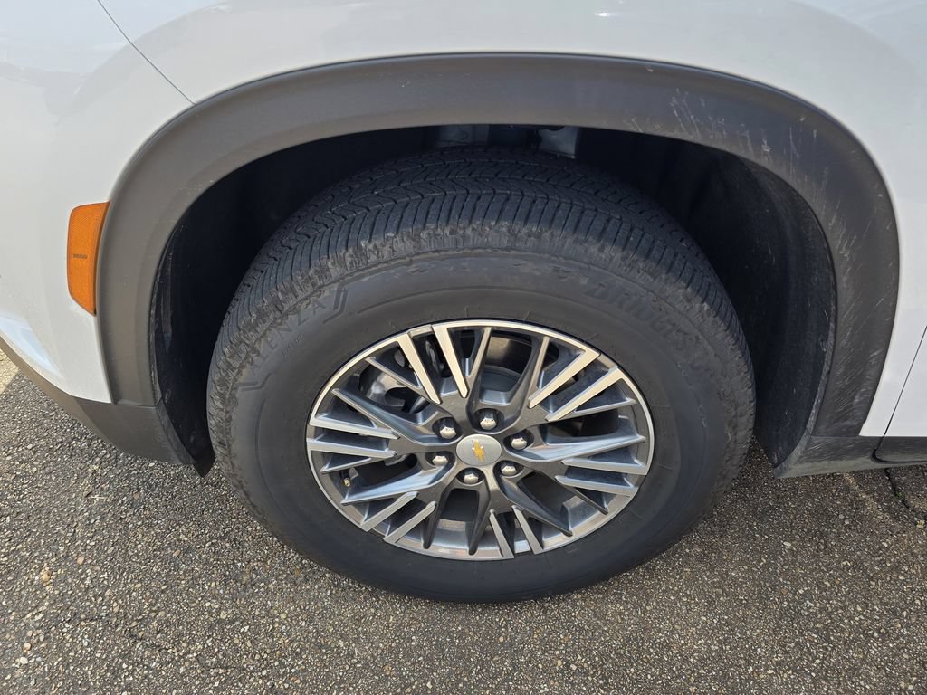 Used 2026 Chevrolet Traverse LT AWD/4WD image 8