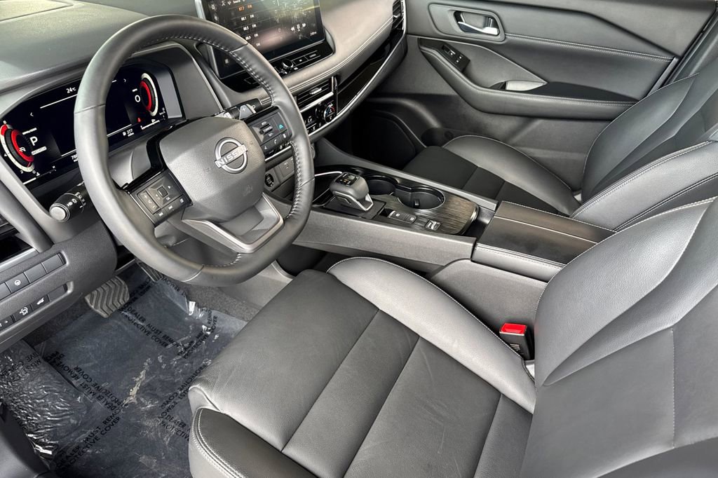 Used 2025 Nissan Rogue SL image 9