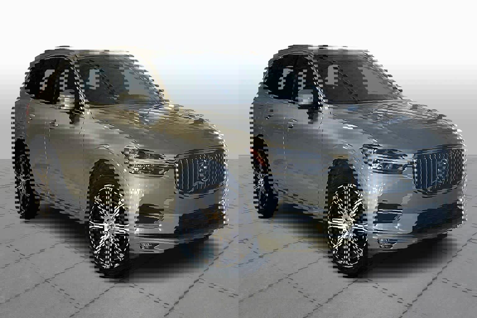 Used 2018 Volvo XC60 T5 Inscription w/ Convenience Package image 2