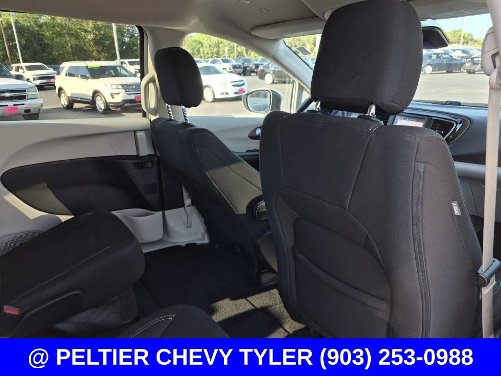 Used 2023 Chrysler Voyager LX FWD image 15