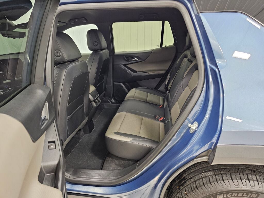 Used 2025 Chevrolet Equinox LT w/ Convenience Package II AWD/4WD image 12
