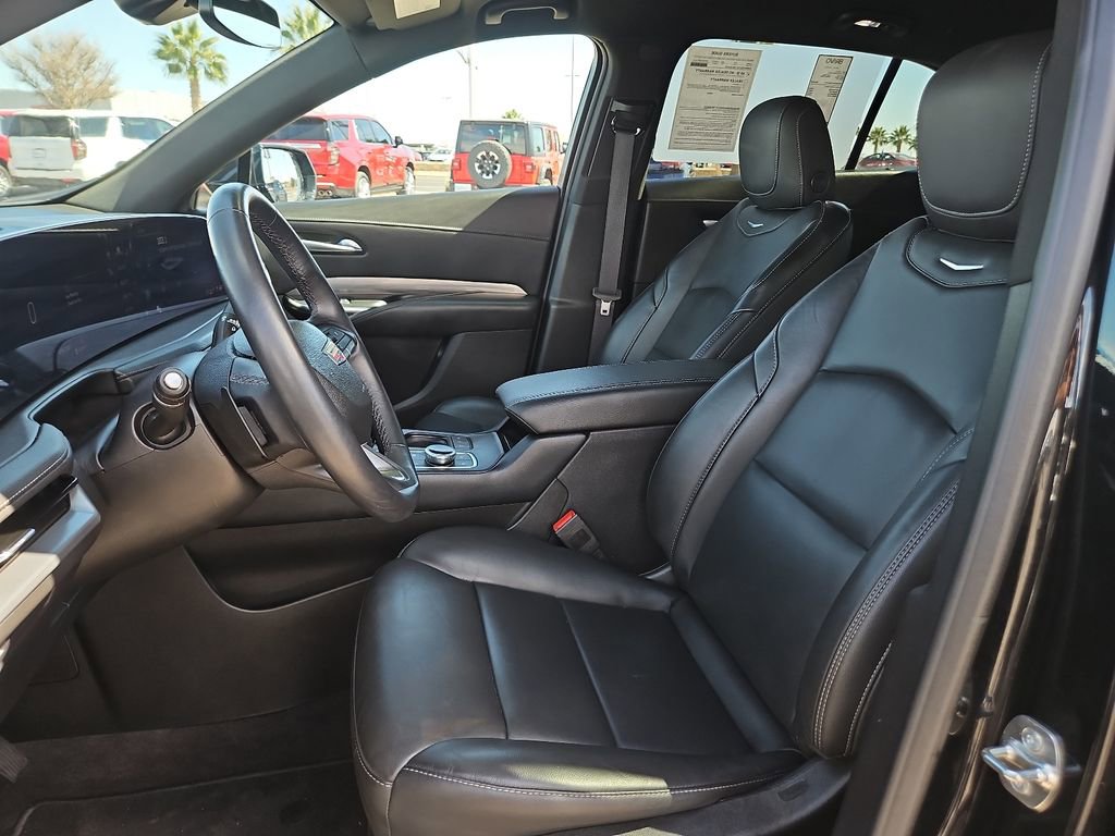 Used 2025 Cadillac XT4 Premium Luxury image 14