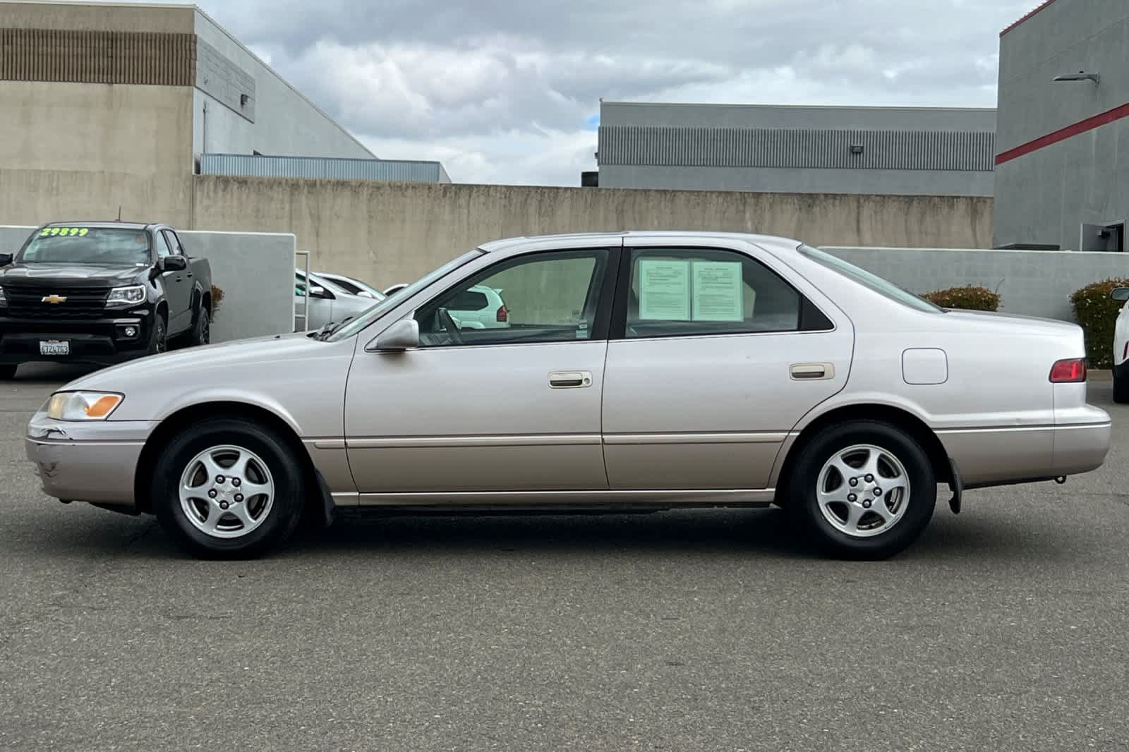 Used 1997 Toyota Camry LE FWD image 9