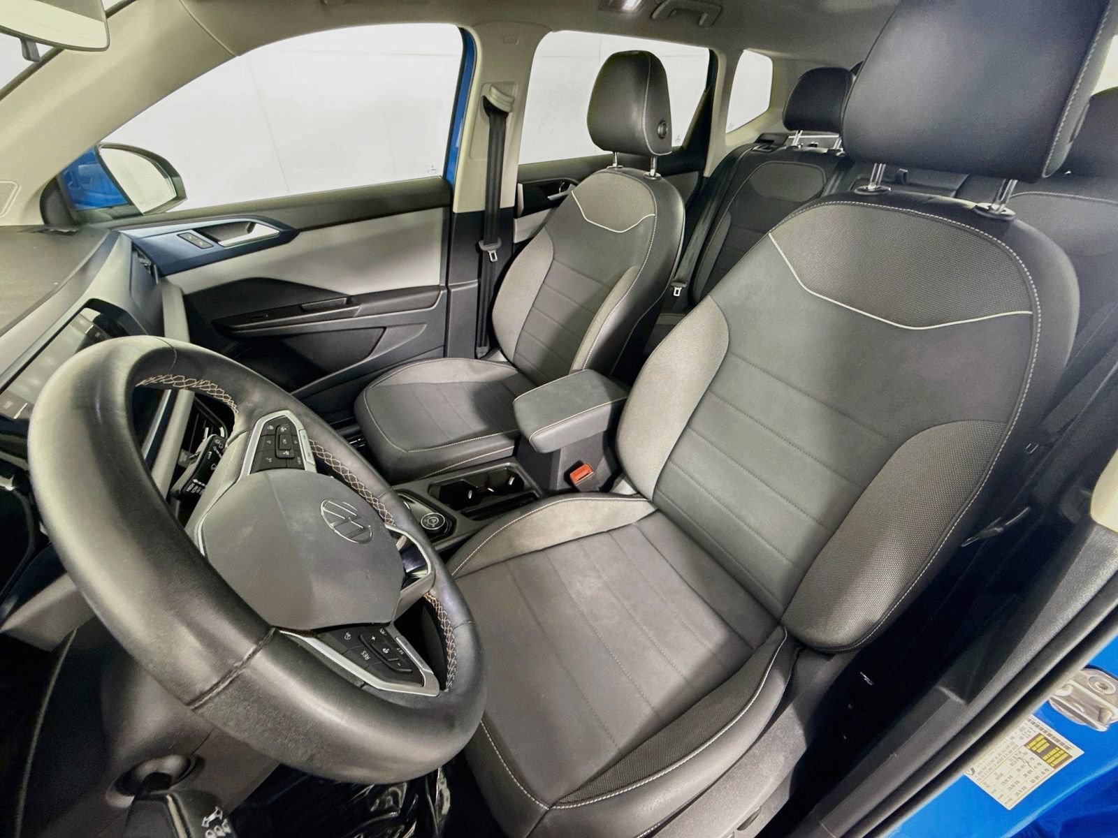 Certified 2023 Volkswagen Taos SE w/ Panoramic Sunroof Package AWD/4WD image 5