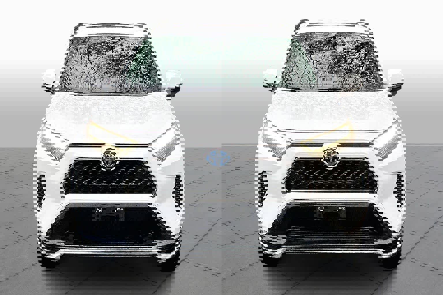 Used 2023 Toyota RAV4 SE image 3