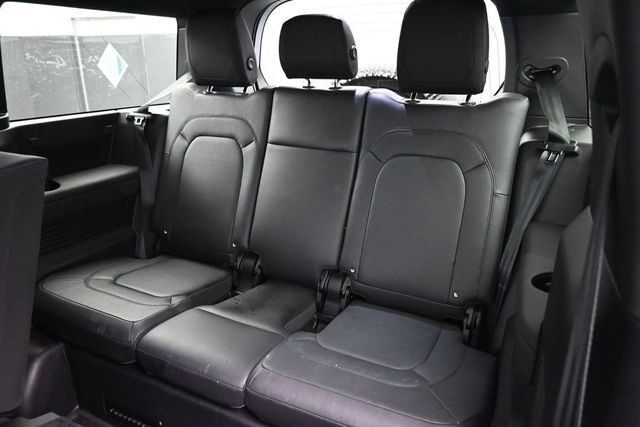 Used 2024 Land Rover Defender 130 X-Dynamic SE AWD/4WD image 18