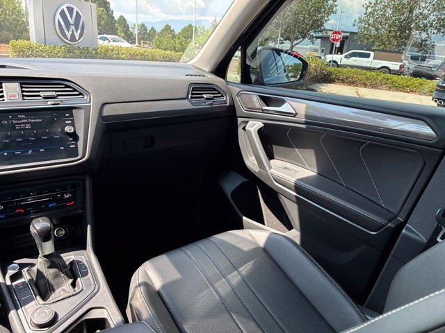 Used 2023 Volkswagen Tiguan SE w/ Panoramic Sunroof Package AWD/4WD image 18