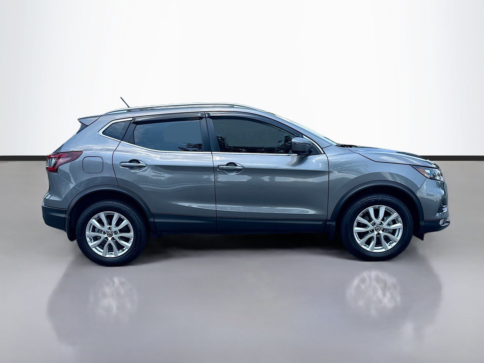 Used 2022 Nissan Rogue Sport SV w/ Technology Package FWD image 8