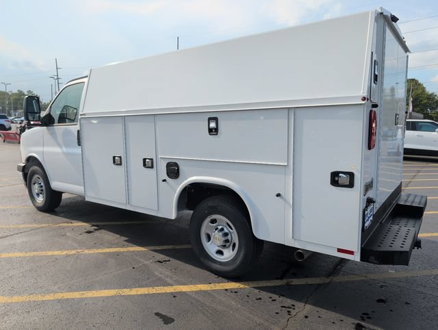 New 2026 Chevrolet Express 3500 w/ Power Convenience Package RWD image 4