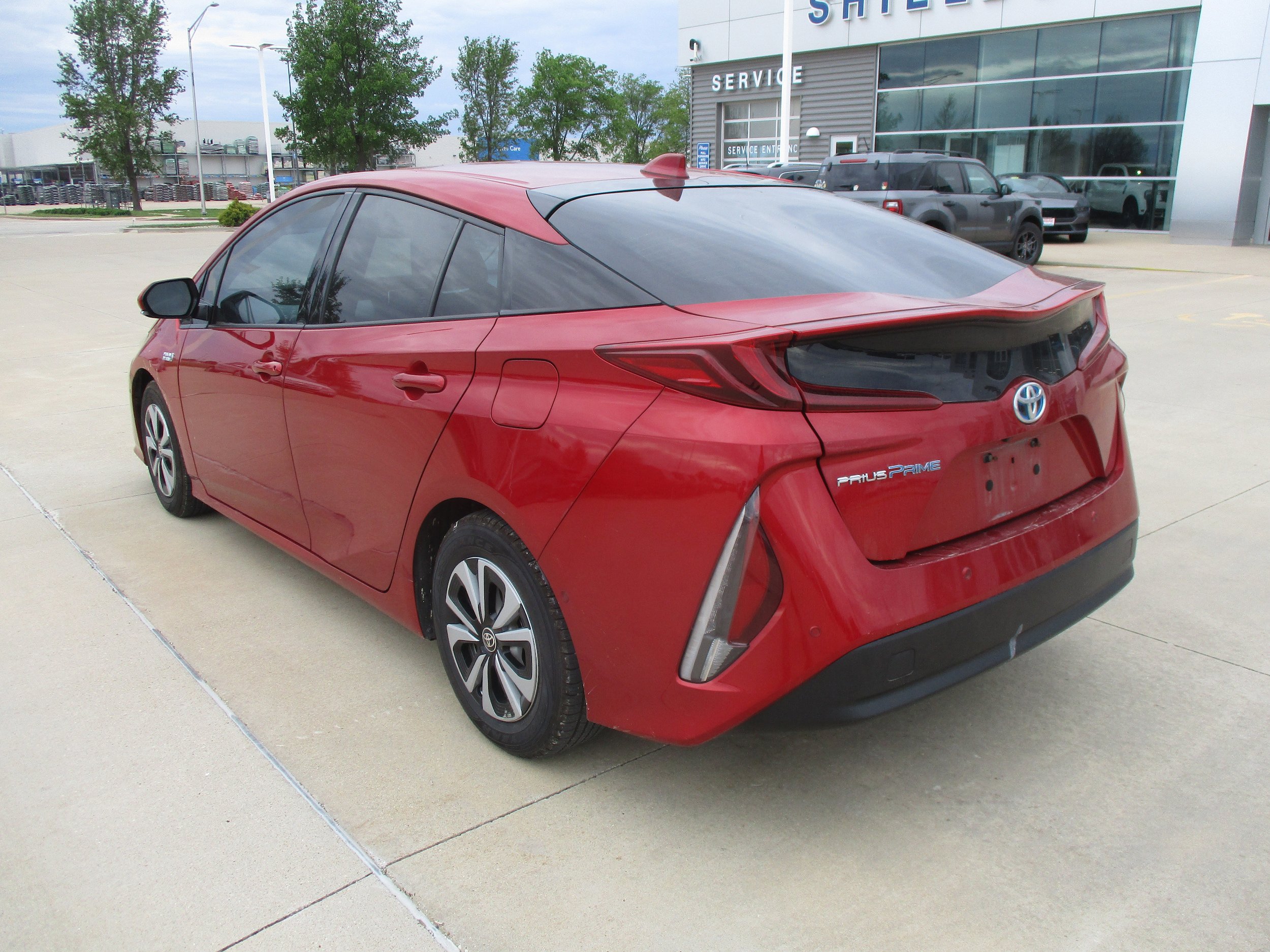 Used 2018 Toyota Prius Prime Advanced w/ Carpet Mat Package FWD image 3