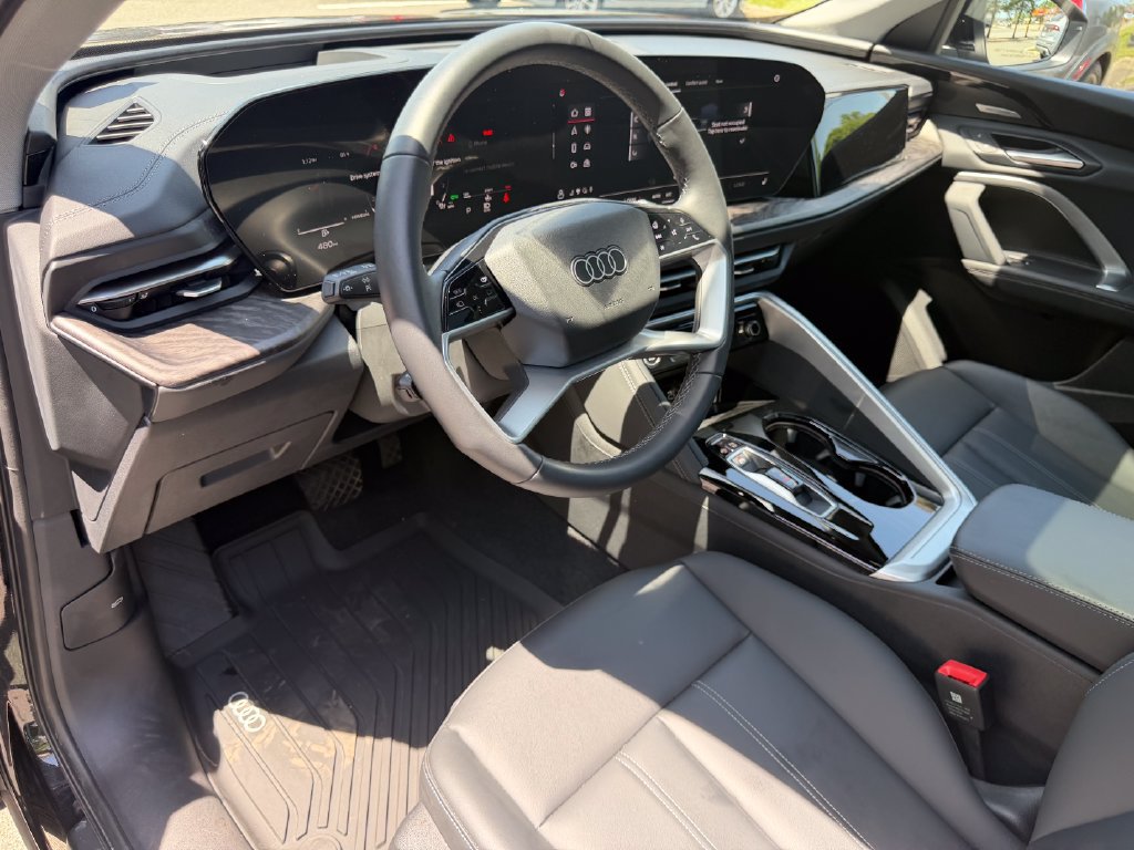 Used 2025 Audi Q5 Premium w/ Premium Plus AWD/4WD image 17