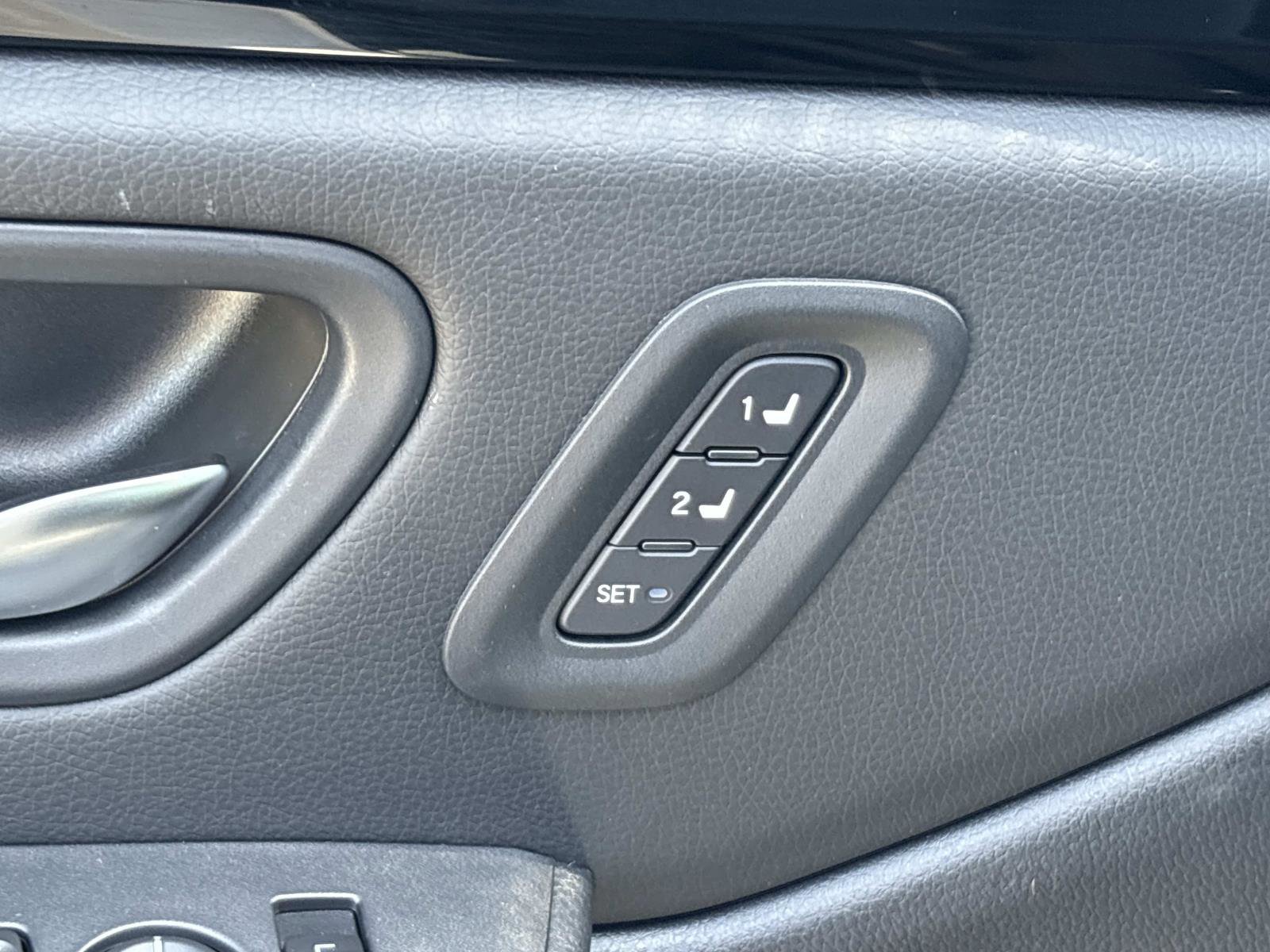 Used 2025 Honda Pilot EX-L image 13