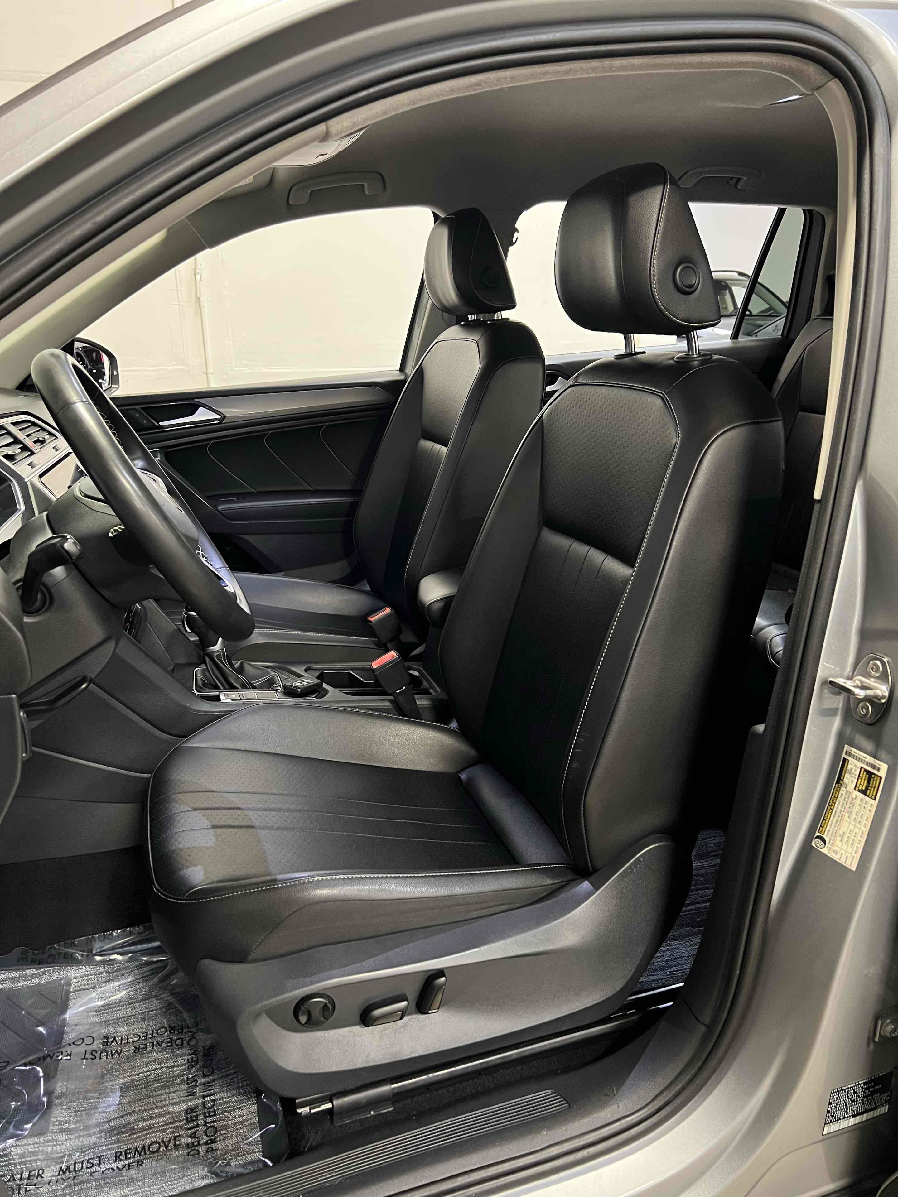 Used 2022 Volkswagen Tiguan SE image 42