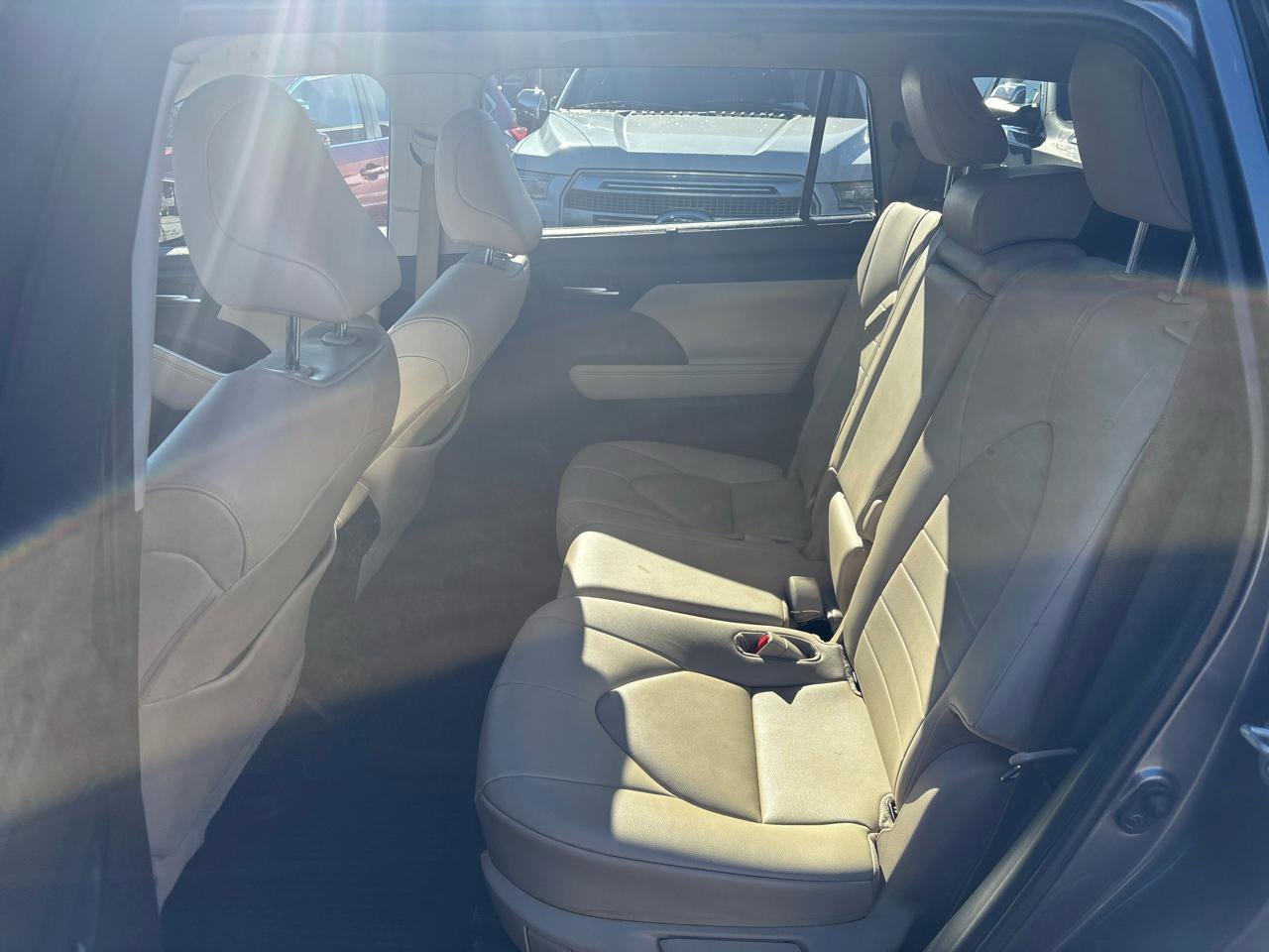Used 2020 Toyota Highlander XLE AWD/4WD image 12